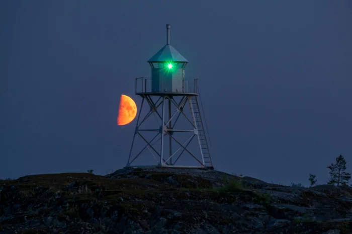 Participant of the competition LIGHTHOUSES OF RUSSIA - Lighthouse, Russia, The photo, moon