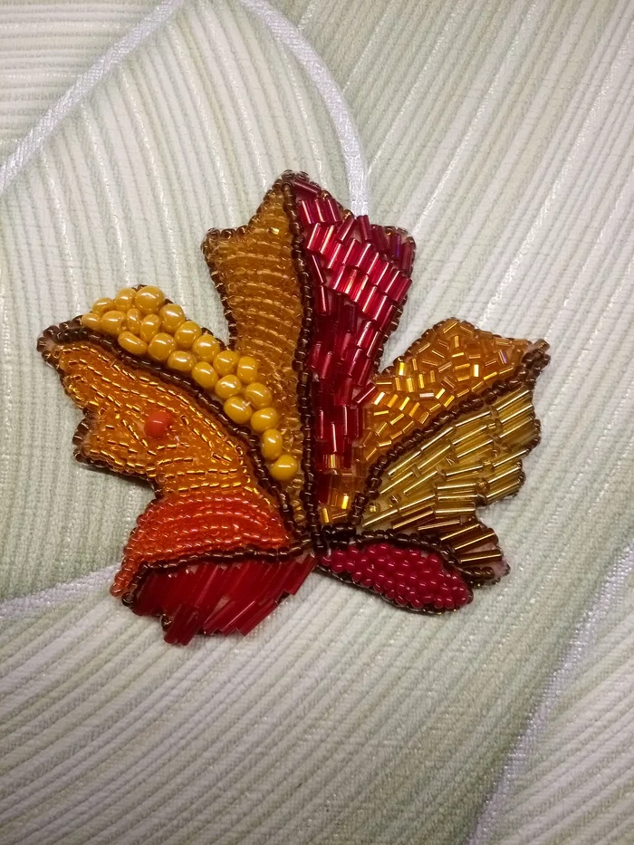 Maple leaf from beads - My, Needlework, Brooch, Needlework without process, Beads, Beads, Beadwork, Autumn leaves, With your own hands, Maple Leaf, Longpost