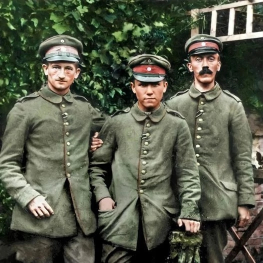 Find Adolf Hitler here - World War I, The photo, Old man, Adolf Gitler