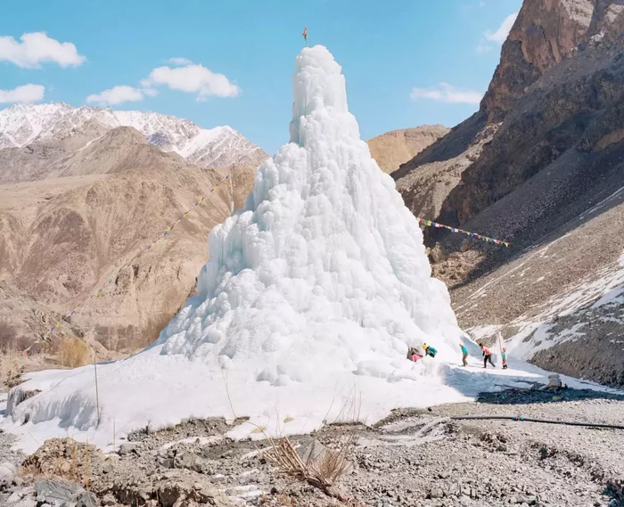 artificial glaciers - Video, With sound, Water, Artificial, Glacier, Text, Vertical video