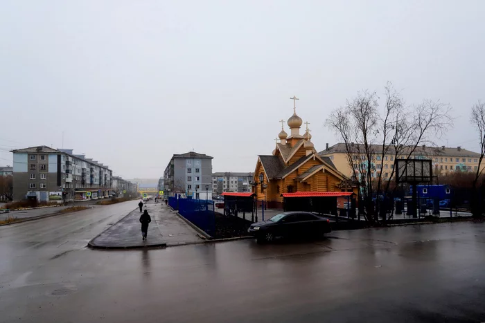 Gagarin street. Vorkuta - Vorkuta, Landscape, Fog, The photo, The street, Church, City walk, My