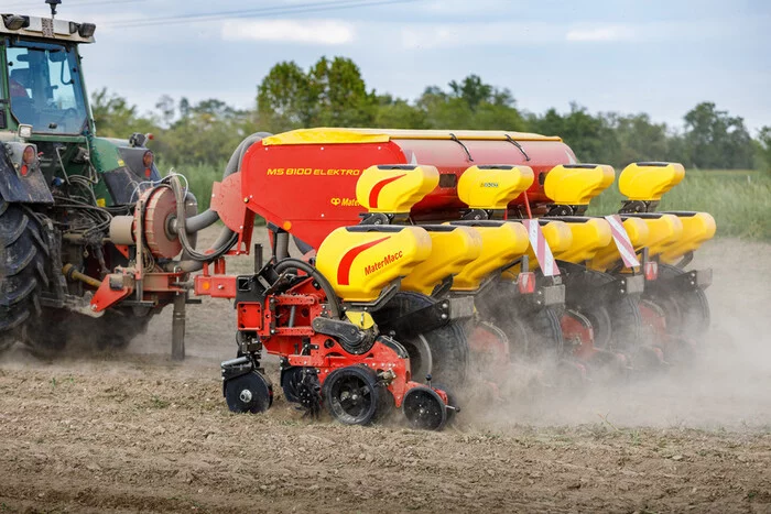 Sowing row crops under the Austrian flag: Poettinger buys MaterMacc - Сельское хозяйство, Agricultural machinery, Agroscout360, Seeder