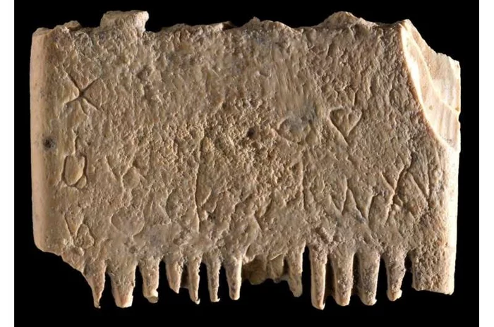 The oldest text in history turned out to be a lice spell - Hair comb, Ivory, Antiquity, Spell, Engraving, Inscription, Archaeological finds, Archeology, Archaeologists, Israel, Longpost, Lice