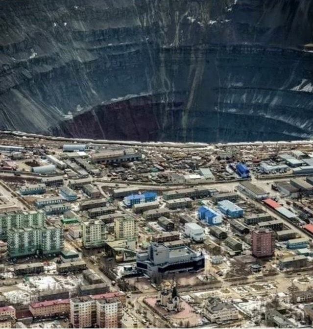 Where are diamonds mined - Career, Town, Yakutia, Diamond, Interesting, The photo, Mirny Village, City Mirniy