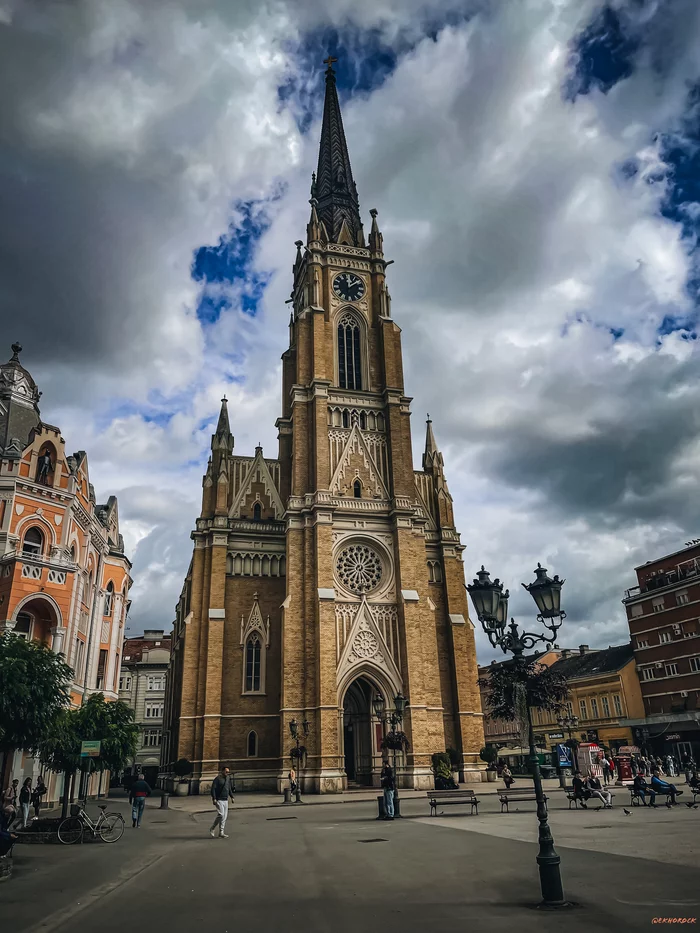 Cathedral of the Virgin Mary - My, The cathedral, Architecture, Square, Town, Novi Sad, The photo, Mobile photography