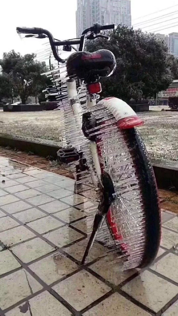 Windy - A bike, Icicles, Wind, The photo