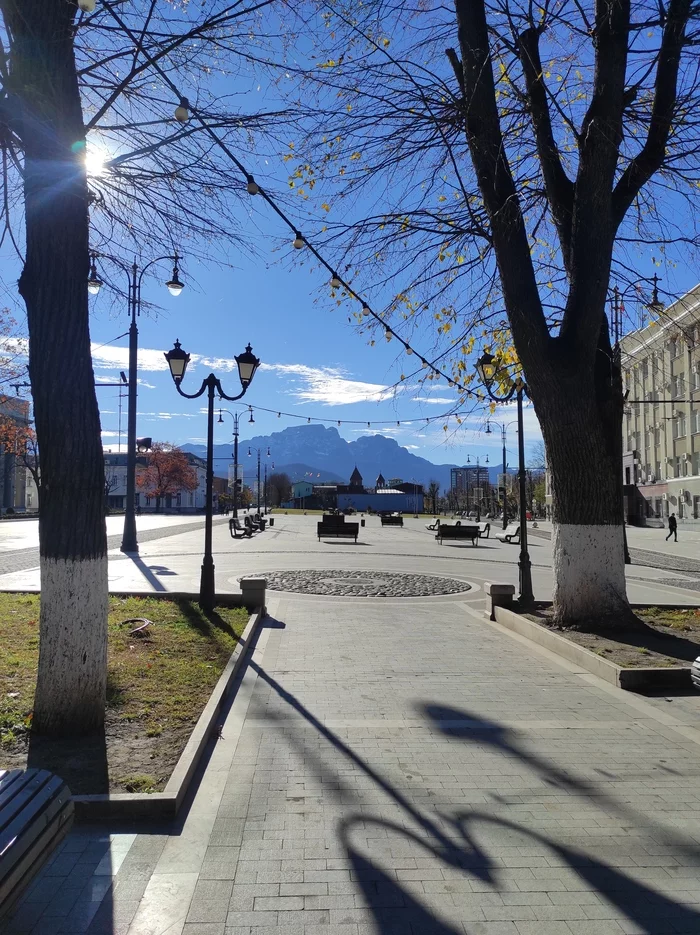 November 13, 2022. Vladikavkaz - Caucasus mountains, Autumn, Mobile photography, Vladikavkaz