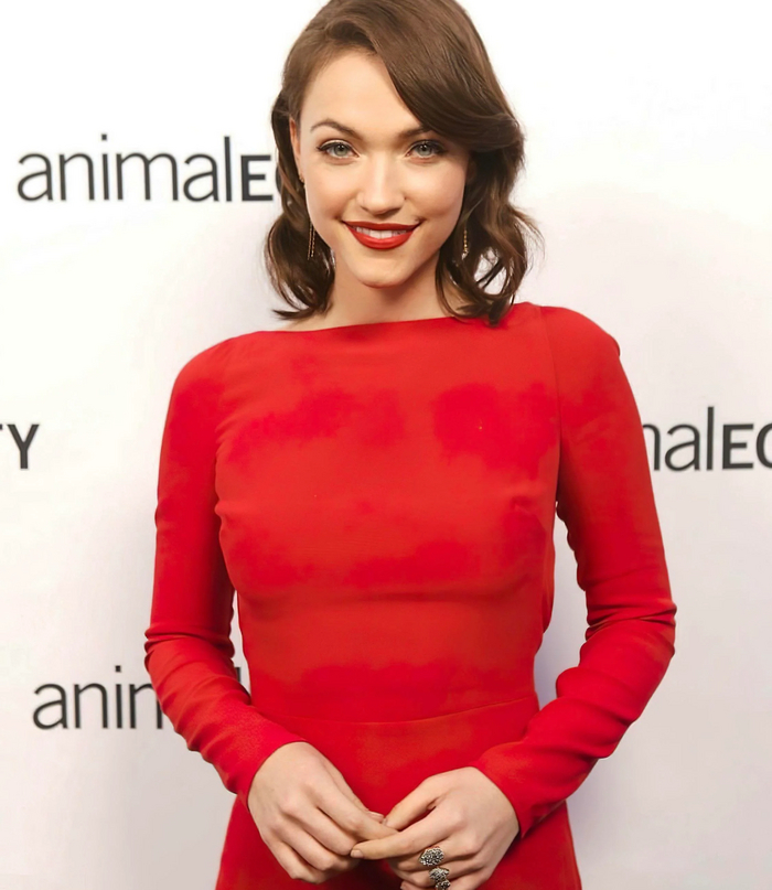 Violett Beane
