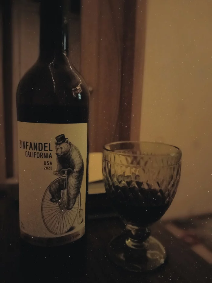 Yes. This is wine with a circus bear. And I bought it. Review at Zinfandel California USA 2020. Why are US wines interesting? - My, Wine, Overview, Alcohol, Red wine, California, Opinion, Longpost