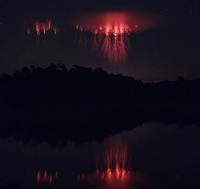 In France, they managed to capture a very rare phenomenon - red sprites! - Nature, France, The photo, Red sprites