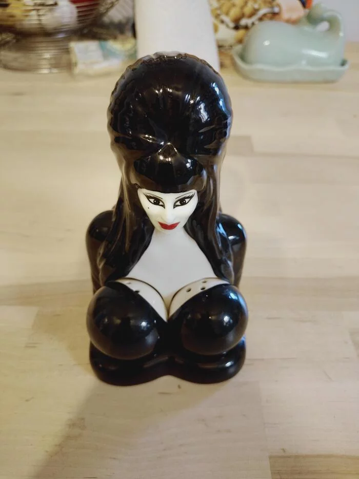 Salt and pepper shaker - salt shaker, Pepper shaker, Elvira mistress of darkness