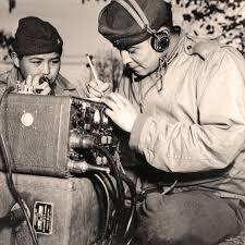 Кто использовал индейцев в качестве радистов-шифровальщиков?