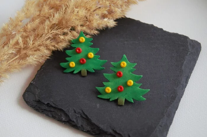 Brooch-badge Christmas Tree SleepyWorld - My, Polymer clay, Лепка, Handmade, Christmas trees, Christmas tree, New Year, Decoration, Brooch, Icon