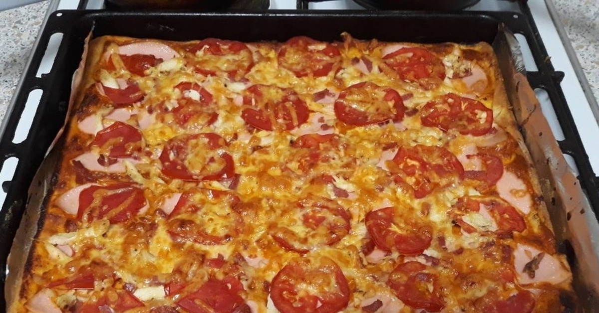 Домашняя пицца 10. Пицца домашняя. Красивая пицца домашняя. Пицца в духовке. Пицца домашняя в духовке.
