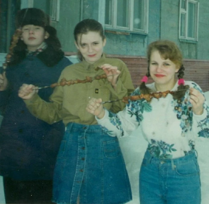 Tenth graders with barbecue, 1996 - The photo, Old photo, Childhood of the 90s, Pupils, 90th, Shashlik, Relaxation
