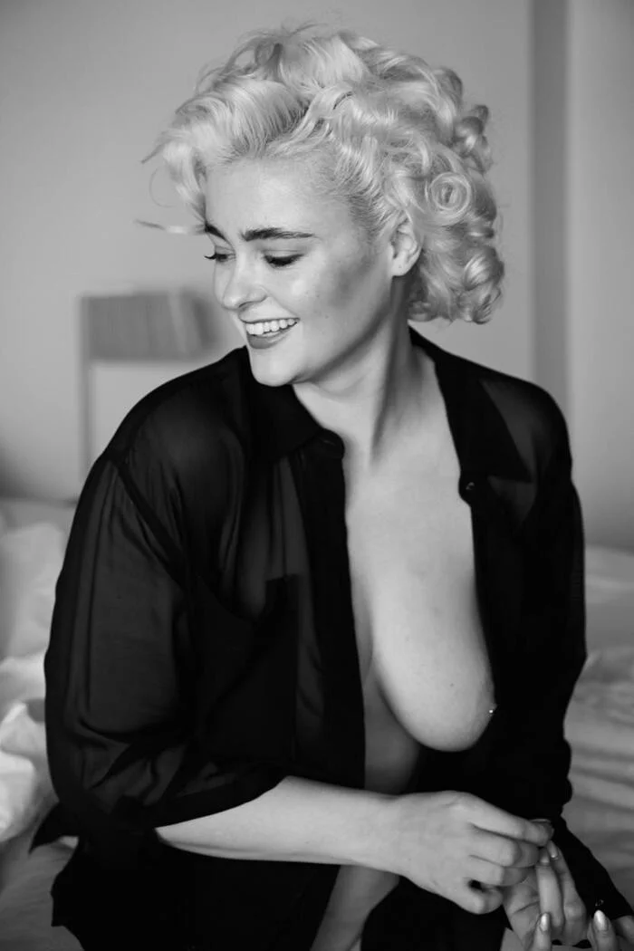 Stefania Ferrario - NSFW, Девушки, Стефания Феррарио, Эротика, Сиськи, Половые губы, Черно-белое, Полнота, Длиннопост