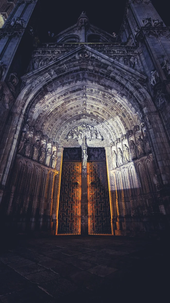 Gate of Toledo Cathedral - My, Spain, Travels, Travelers, The photo, Europe, Architecture, The cathedral, Mystic, Gothic