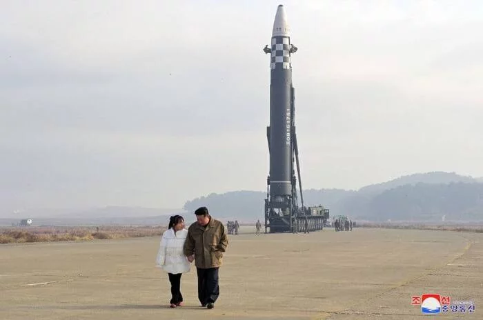 Love, Juche and rockets - Kim Chen In, North Korea, Rocket, The photo