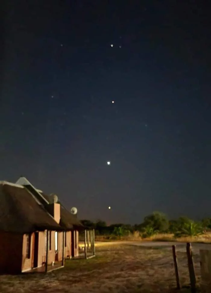 Earth, Mars, Venus, Saturn and Jupiter on the same line - Planet Earth, Mars, Jupiter, Venus, Saturn, Planet