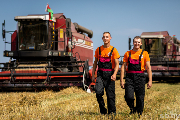 «Любовь к родной земле и уважение к крестьянскому труду — фундаментальные ценности белорусского народа». Лукашенко поздравил аграриев