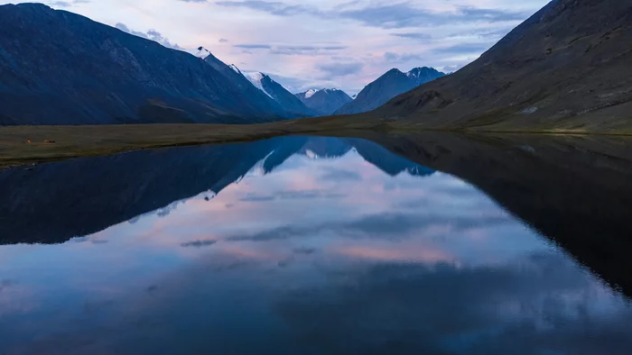 Lake Karakul. Mountain Altai. August 2022 - My, Camping, Altai Republic, Travel across Russia, Mountain tourism, Reflection, Dji, DJI mini 2, Hike, The photo