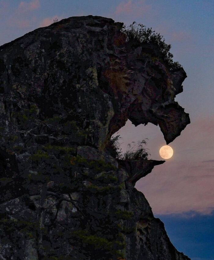 Totemic - Pareidolia, The rocks, moon