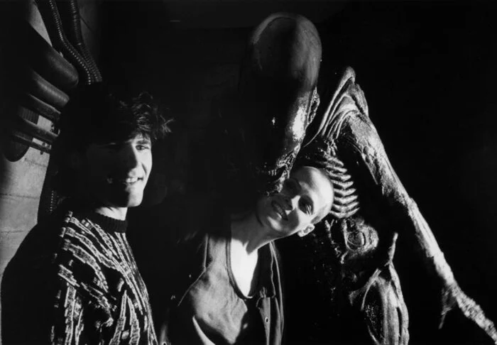 Hey bald, let's take a picture!) - Movies, Humor, Stranger, Alien 3, Sigourney Weaver, Xenomorph, Photos from filming