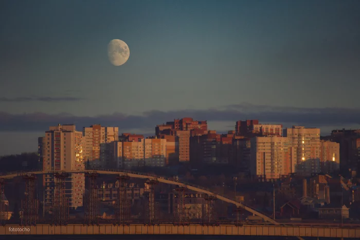 Moon over the city - My, Beautiful, Town, moon, The photo, Walk, Nikon