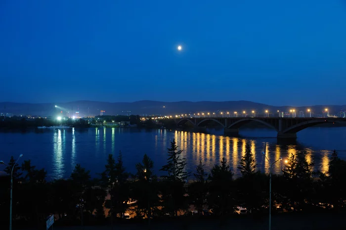 Krasnoyarsk. Night view of the Yenisei - My, Krasnoyarsk, Yenisei, Bridge, Night, moon, The photo