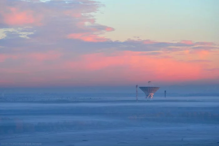 listening to the stars - Radio telescope, Подмосковье, The photo, dawn, beauty, Fog, Lake, Sky, Clouds