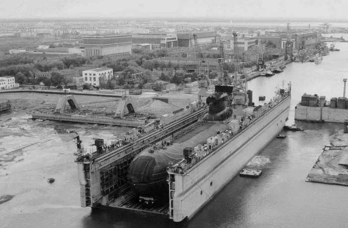 TK-208 Dmitry Donskoy - Shark, Typhoon, Dmitry Donskoy, Severodvinsk, Sevmash, Submarine, Black and white photo