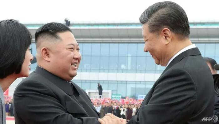Си Цзиньпин сказал Ким Чен Ыну, что Китай готов работать с Северной Кореей для мира во всем мире Политика, Китай, Северная Корея, Ким Чен Ын, Си Цзиньпин, Перевел сам, Новости