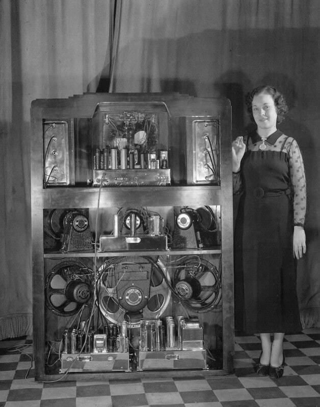 The device of the radio receiver WLW Crosley Super-Power, USA, 1936 - Technics, Radio, Old photo