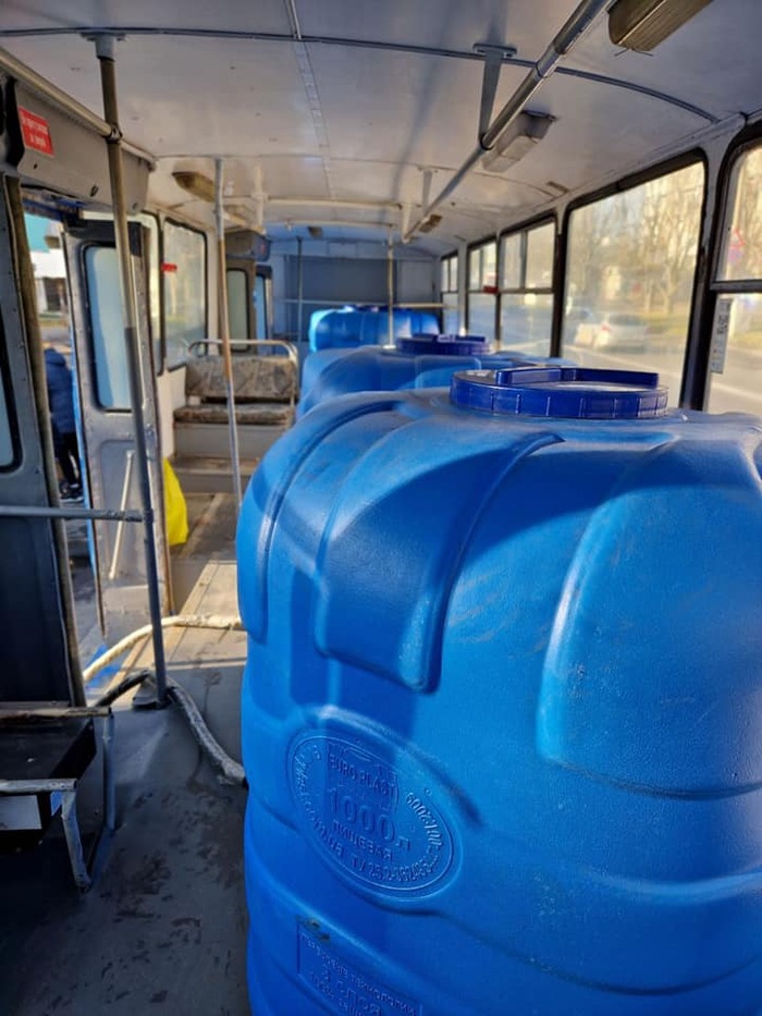 Переоборудованный троллейбус для раздачи воды в Николаеве Электротранспорт, Троллейбус, Зиу-9, Вода, Николаев, Длиннопост