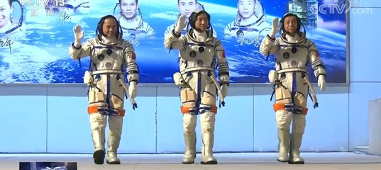 Китай запустил к орбитальной станции космический корабль «Шэньчжоу-15» с тремя космонавтами (тайконавтами)