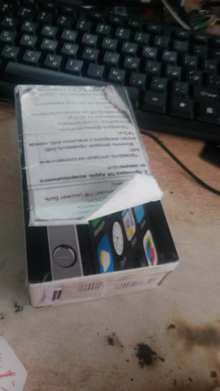 I bought an almost new iPhone 4 at a markdown in a liaison for 900 rubles, 10 years later. What came of it? - iPhone, Apple, Smartphone, New, Messenger, Unpacking