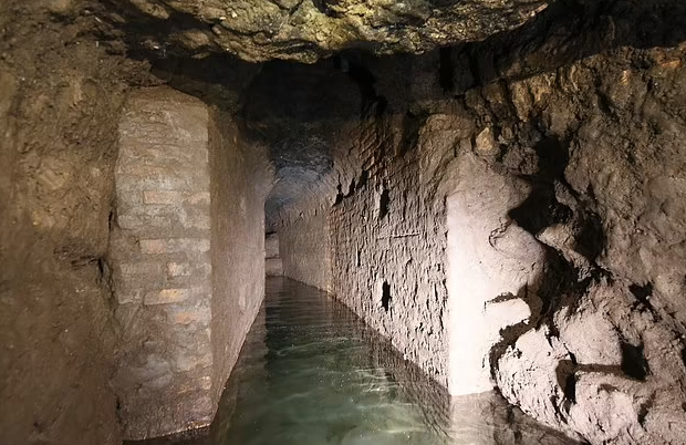 Archaeological excavations in the sewers of the Colosseum - Coliseum, Archeology, Bones, Archaeological finds, Ancient Rome, Animals, The Roman Empire, Rome, Italy, Rare coins, Ancient coins, Sewerage, Archaeological excavations, Hydraulic engineering, Video, Youtube, Longpost