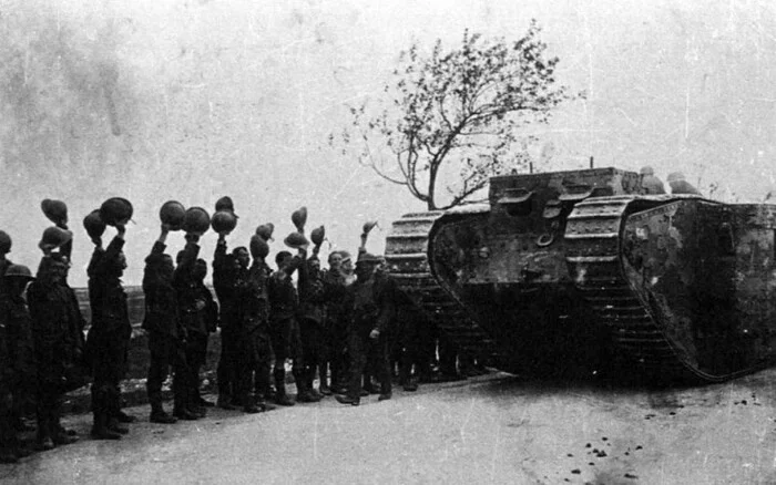 Males and Females go to battle - My, World War I, Tanks, England, Tankers