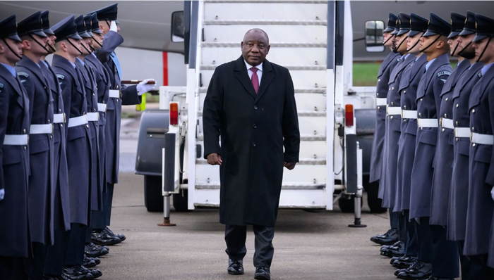 CNN: Лидер ЮАР может быть потоплен скандалом из-за наличных денег, набитых диваном на его ферме по разведению буйволов