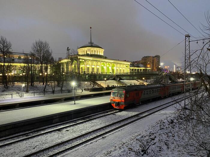 I'll drive away on the night train - My, railway station, Murmansk, Train, Mobile photography, Night