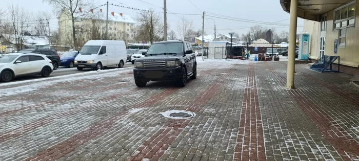 You are evil, a person is simply cold! - My, Range rover, Неправильная парковка