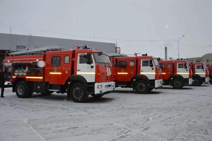 What to give a fire truck tester? - My, Leather products, Production, Natural leather, Leather, Accessories, Fire engine, Handmade, Purse, The passport, Longpost, Needlework without process