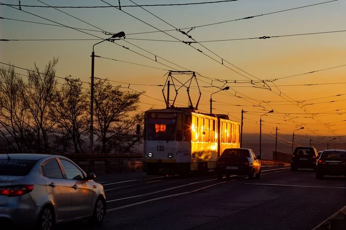 Reply to Sunset. Tram - My, The photo, Public transport, Tram, Sunset, Canon 600D, Helios44-2, Tahir, Reply to post