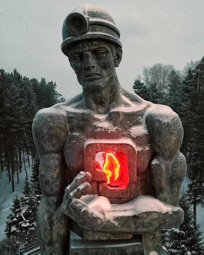 A majestic monument in Kemerovo, erected in memory of the dead miners. In his chest, like a torch, the heart burns - Monument, The photo, Miners, Kemerovo, Longpost, Ernst The Unknown