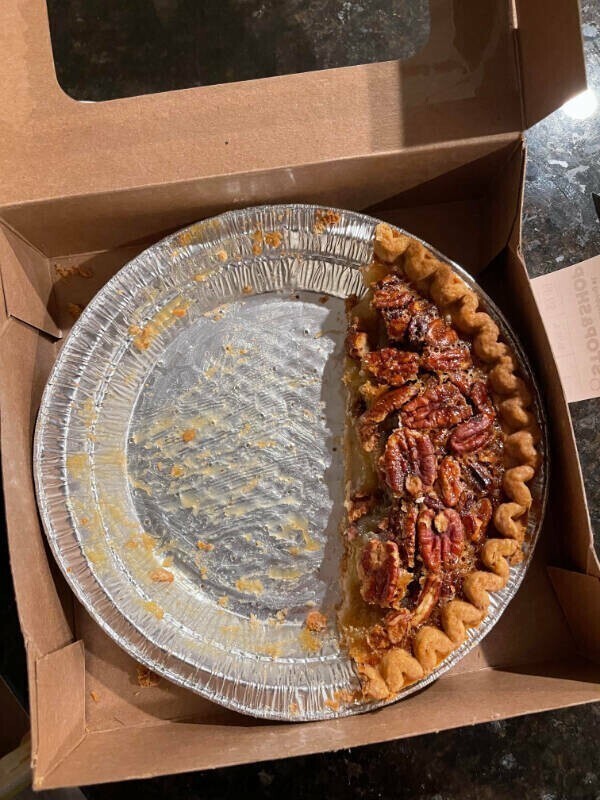 Teenage son and his friends said they left us exactly half the pie - Humor, The photo, Pie, Honesty