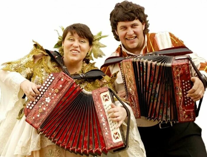 У Пикабу новые маскоты