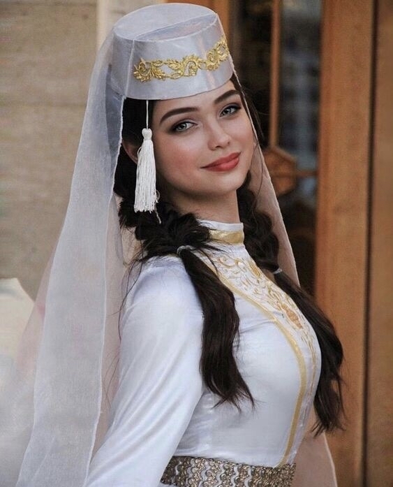 Самые красивые татарки (40 фото) | Косметические товары, Красивые женщины, Красота