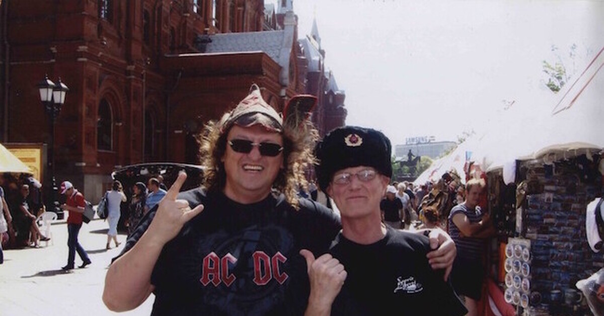 Рок группа фестиваль. AC/DC группа в Москве 1991. АС ДС В Тушино 1991. AC DC В Тушино. AC DC концерт в Москве 1991.