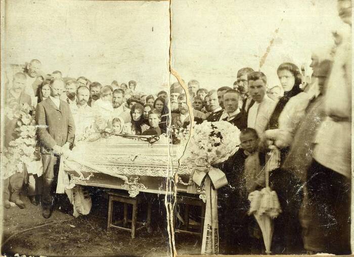 Funeral in the Katsupeev family, Aksai, 1912 - Old photo, Black and white photo, История России, Funeral, 1912