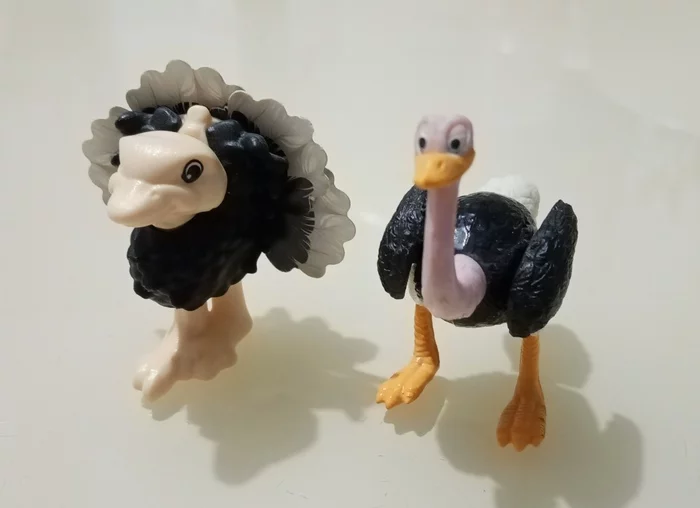 Ostrich from the new (left) kinder and from the old (right) - Kinder Surprise, Ostrich, Comparison, Toys